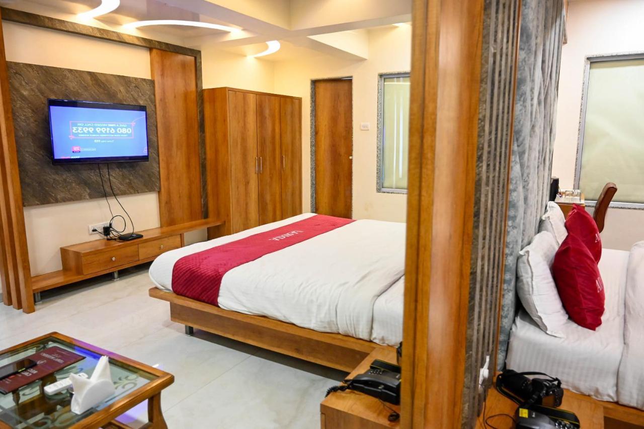 Отель Adiraj Residency Нави Мумбаи Экстерьер фото